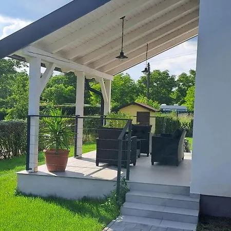 R&r Vendeghaz Semesterbostad