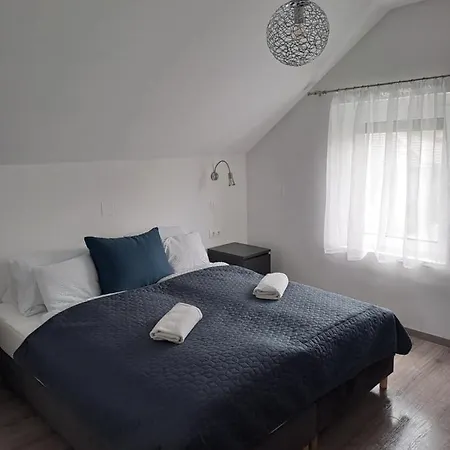 R&r Vendeghaz Semesterbostad Vonyarcvashegy